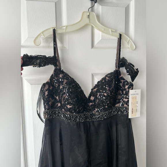NWT SHERRI HILL BLACK LACE DRESS - Picture 2 of 8